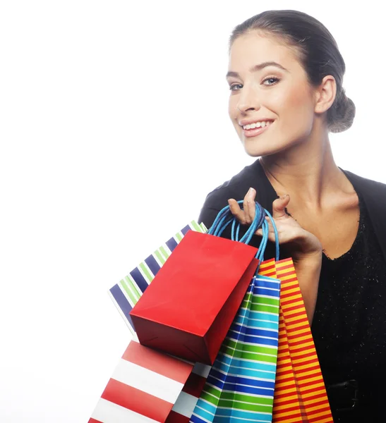 Jovem mulher carregando sacos de compras — Fotografia de Stock