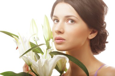 lily çiçekler olan kadın