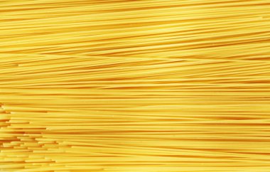 Tüm adam gibi pişmemiş makarna