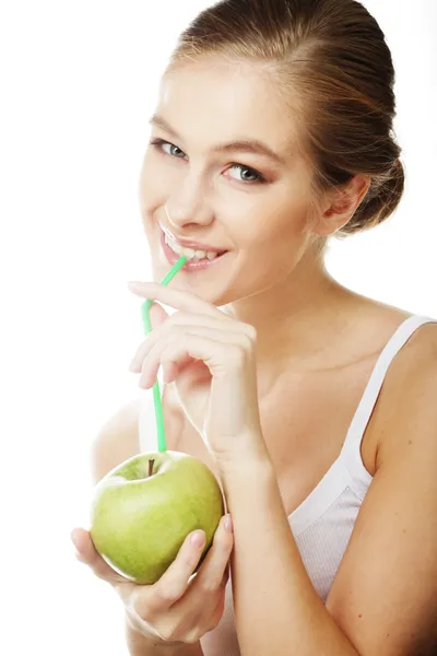 Feliz mujer sonriente con manzana y cóctel de pajitas — Foto de Stock