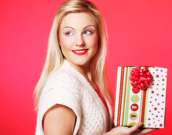 Happy blond woman with a gift — Stock Photo, Image