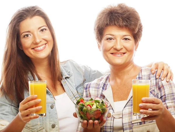 Two women with juice and salad — Stock Photo, Image