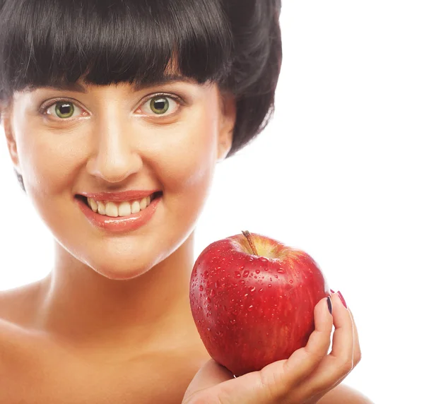 赤いリンゴと若いブルネットの女性 — ストック写真