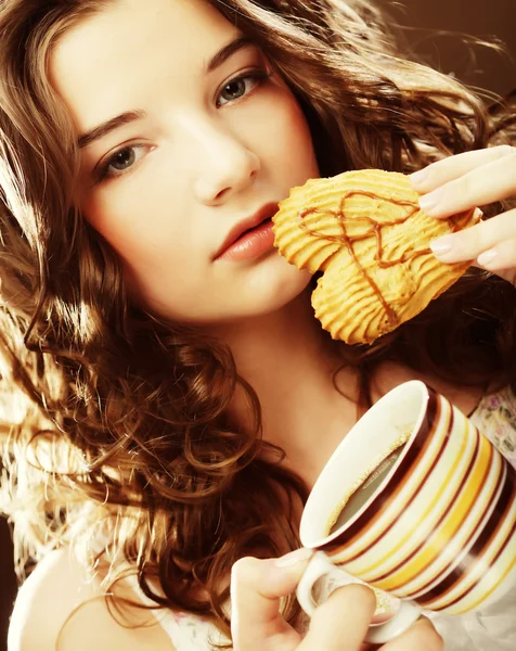 Žena s kávou a sušenkami — Stock fotografie