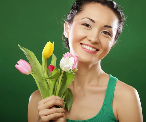 튤립과 행복 한 아시아 여자 — 스톡 사진