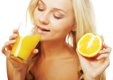Portakal suyu içen kadın