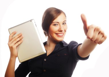 iş kadını ile tablet başparmak yukarıya göstermek gülümseyen.