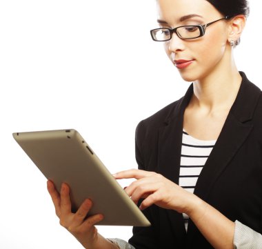 tablet bilgisayar kullanarak iş kadını