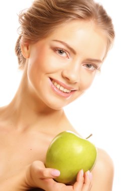 Yeşil elma tutan kadın