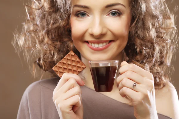 Attractive woman with coffee and cookies — Stock Photo, Image