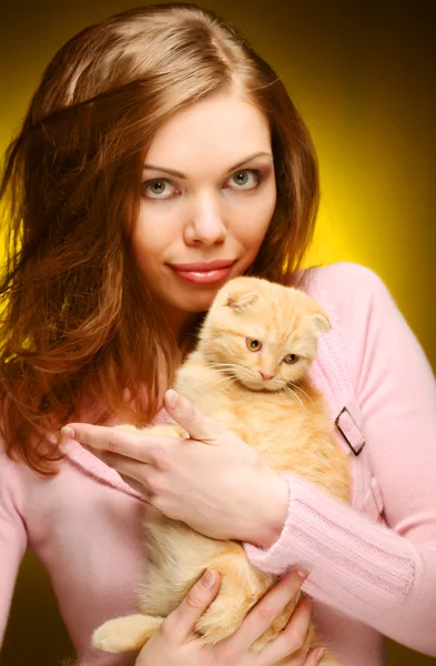 Woman with red England lop-eared kitten — Stock Photo, Image