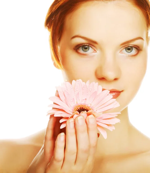 Belle jeune femme avec fleur de gerber — Photo