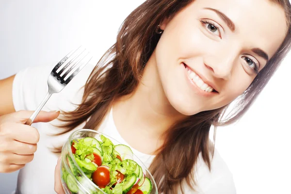Ragazza sorridente con un'insalata — Foto Stock