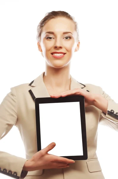 Jovem mulher de negócios mostrando tablet — Fotografia de Stock