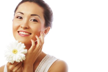 Beyaz Gerber 'li taze Asyalı kadın.