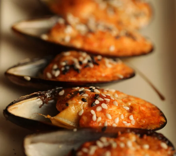 Läckra bakade musslor — Stockfoto