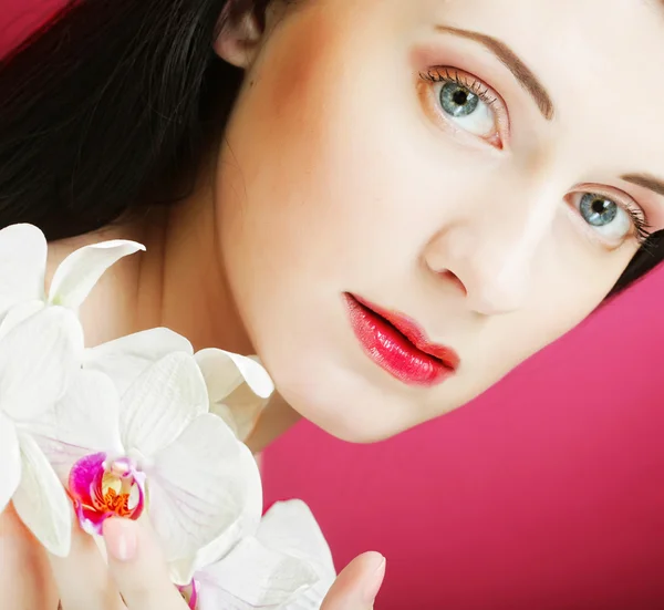 Beautiful healthy woman with orchid flower. — Stock Photo, Image