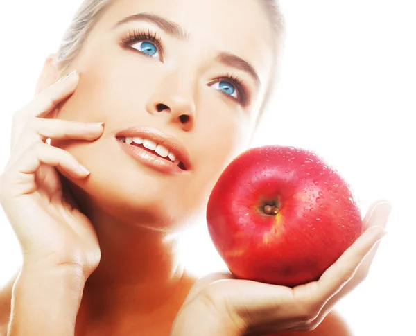 Atractiva joven con una manzana — Foto de Stock