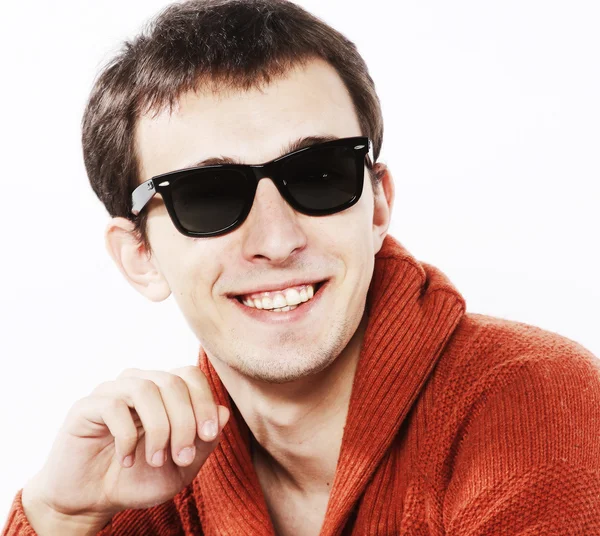 Modelo jovem usando óculos de sol — Fotografia de Stock