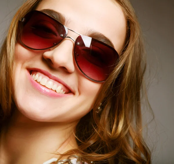 Mujer con gafas de sol — Foto de Stock
