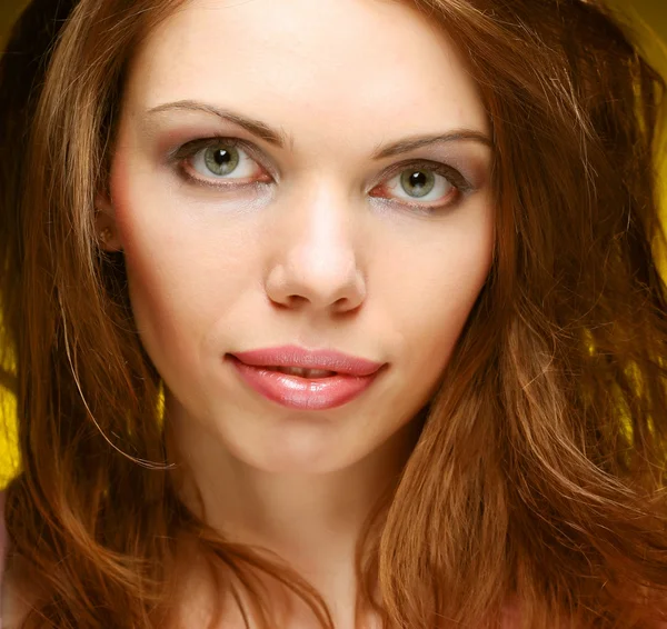 Vacker ung kvinna ansikte. Närbild. — Stockfoto