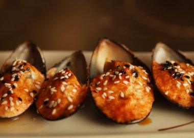 Lezzetli pişirilmiş midyeler.