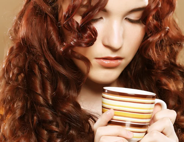 Young pretty woman drinking coffee — Stock Photo, Image