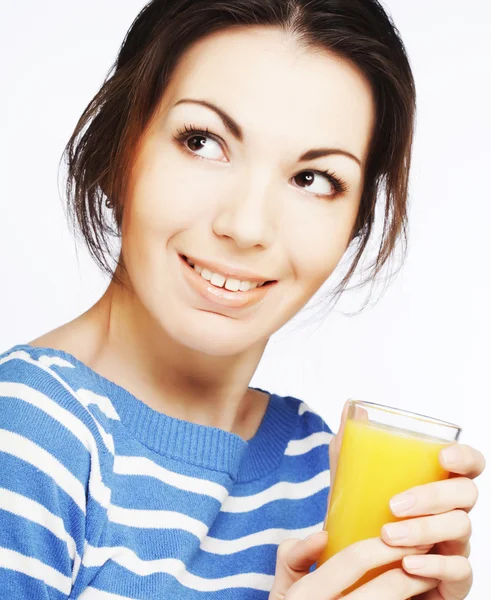 Femme avec du jus d'orange sur fond blanc — Photo