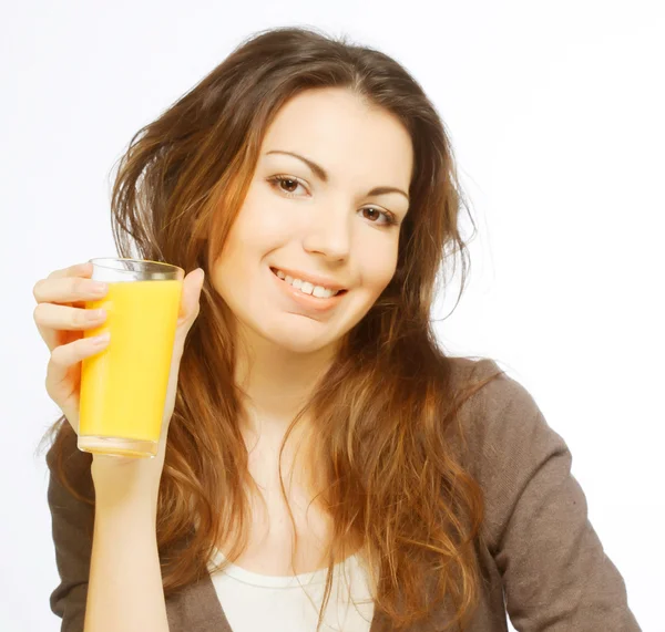 Donna con succo d'arancia su sfondo bianco — Foto Stock