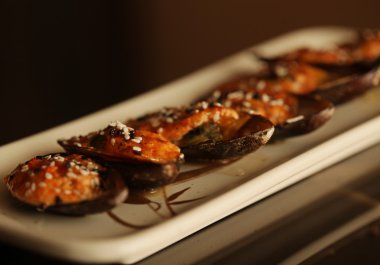 Lezzetli pişirilmiş midyeler.