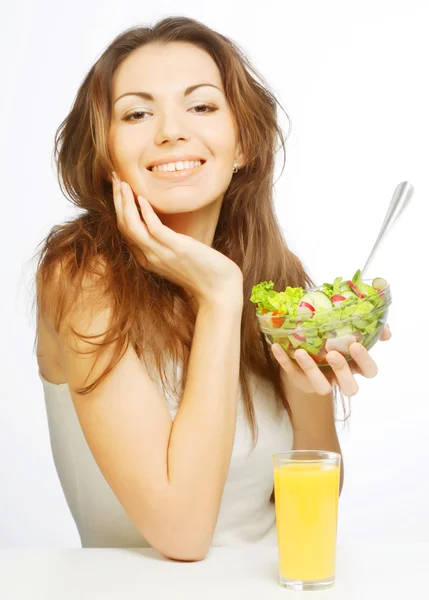 건강 식품을 먹는 여자 — 스톡 사진