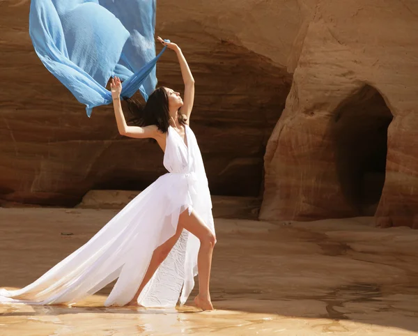 Fashion model posing outdoor — Stock Photo, Image