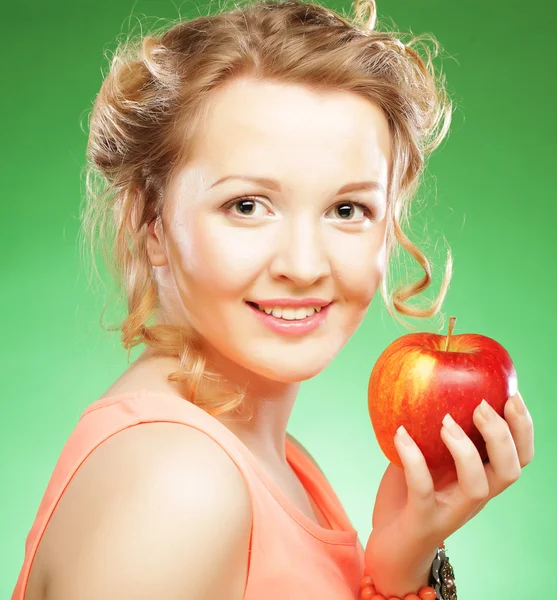 Donna che tiene una mela — Foto Stock