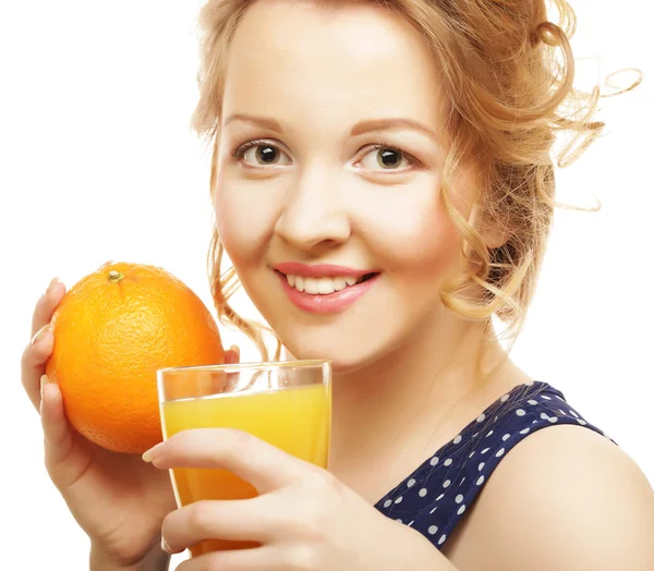 화이트에 오렌지 주스를 들고 여자 — 스톡 사진