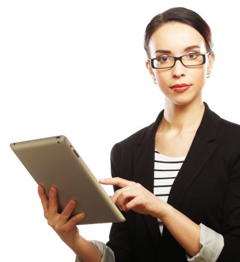 tablet bilgisayar kullanarak iş kadını