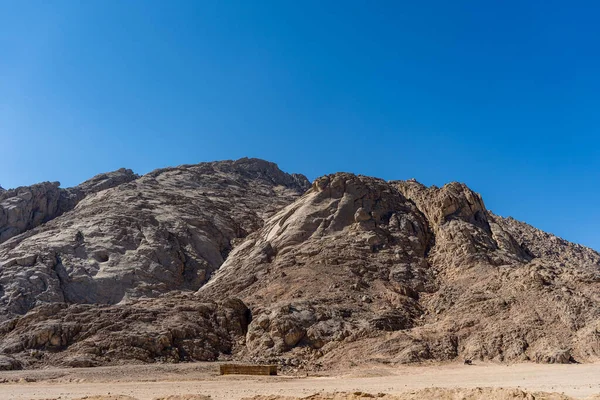 Montagne in Egitto. la catena montuosa dell'Egitto. viaggiare in Egitto. deserti di egitto — Foto Stock