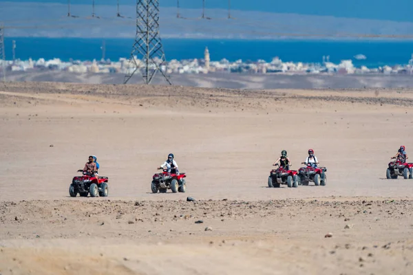 People driving quad bikes during safari trip in Arabian desert not far from Hurghada city, Egypt — Foto Stock