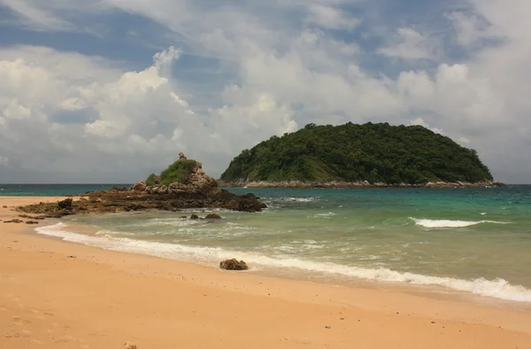 Tropical and exotic island near Phuket. — Stock Photo, Image