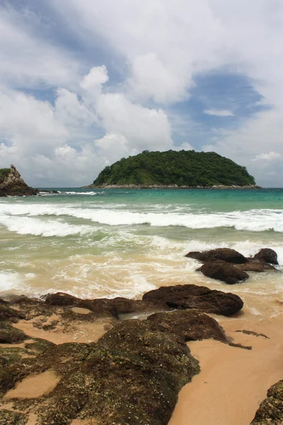 Tropical and exotic island near Phuket. — Stock Photo, Image