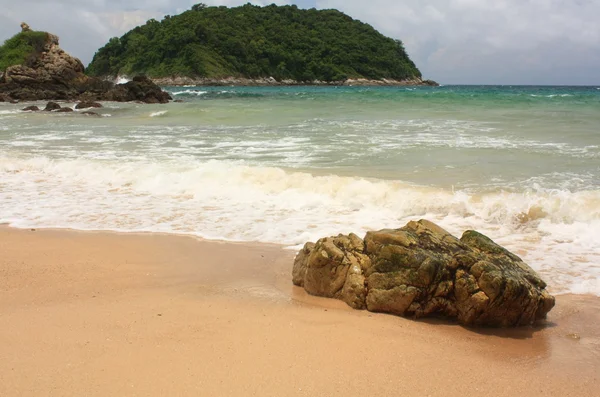 Tropiska och exotiska island nära phuket. — Stockfoto