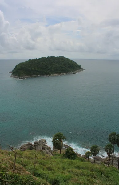 Ilha tropical e exótica perto de Phuket . — Fotografia de Stock