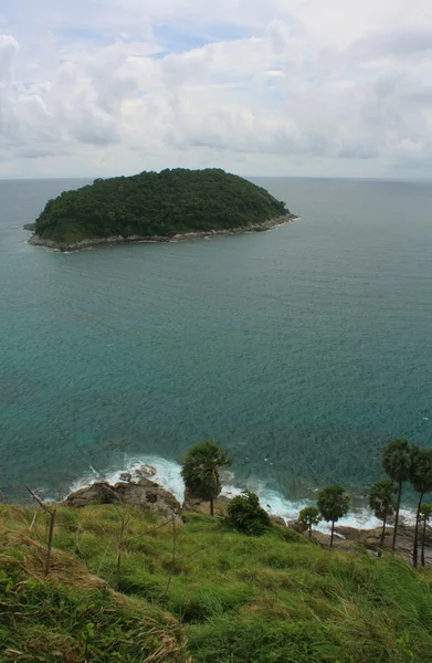 Exotische en tropische eiland in de buurt van phuket. — Stockfoto