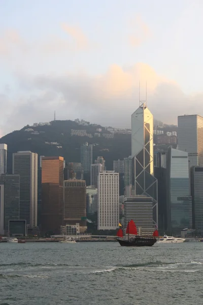 Traditionella kinesiska junkboat i hong kong — Stockfoto