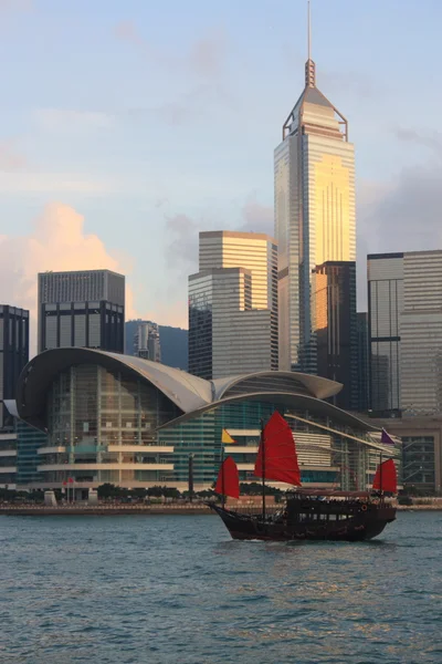 Tradicional chinês Junkboat em Hong Kong — Fotografia de Stock