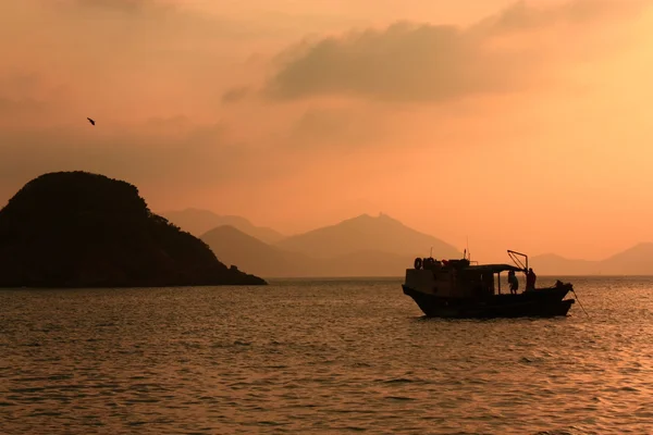 Fishing boat in sunset near Hong Kong. — Stock Photo, Image
