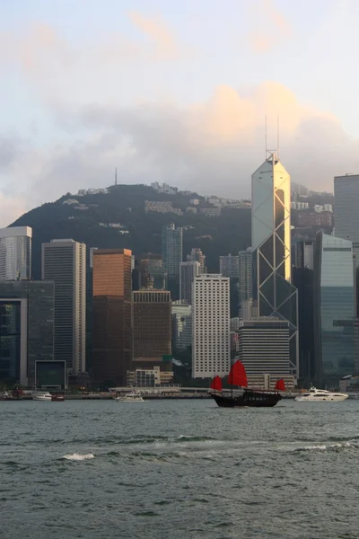 Tradicional chinês Junkboat em Hong Kong — Fotografia de Stock