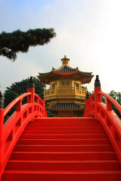 Boogbrug in nan lian Tuin, hong kong. — Stockfoto