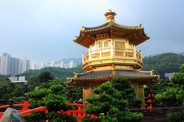 Puente del Arco en Nan Lian Garden, Hong Kong . —  Fotos de Stock