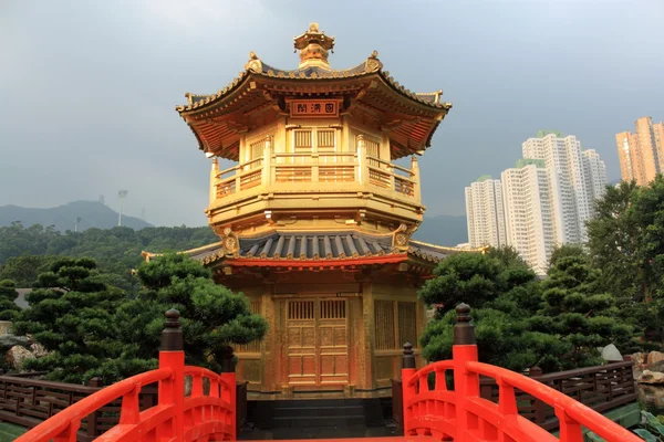 Bågbro i nan lian garden, hong kong. — Stockfoto