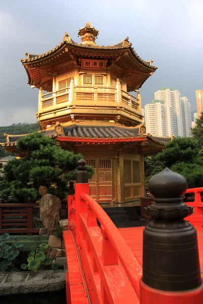 Puente del Arco en Nan Lian Garden, Hong Kong . —  Fotos de Stock